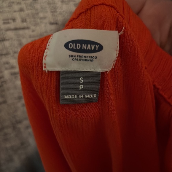 Old Navy women’s off the shoulder shirt - Picture 6 of 7